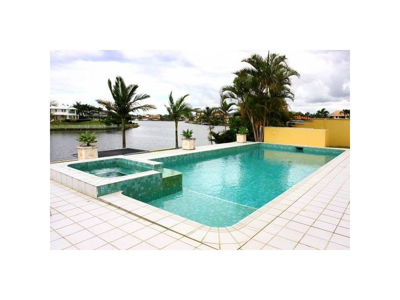 Clear Island Waters QLD 4226