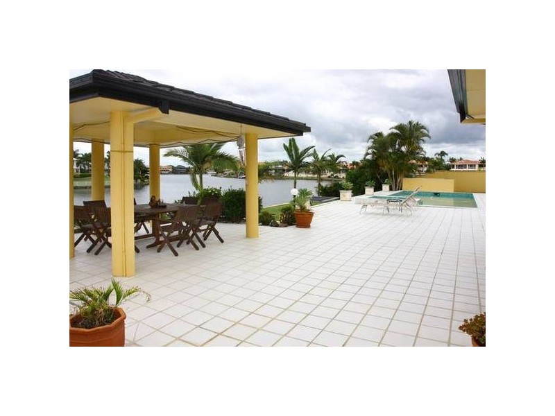 Clear Island Waters QLD 4226