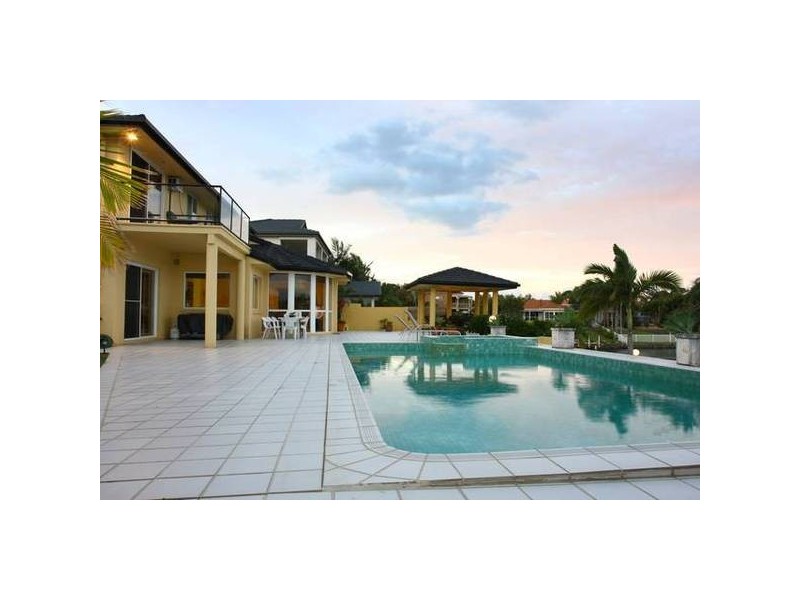 Clear Island Waters QLD 4226