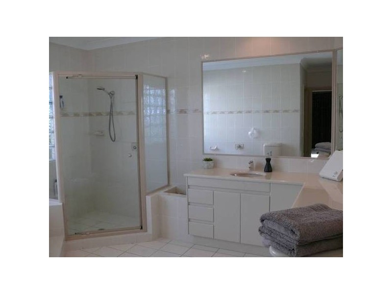 Clear Island Waters QLD 4226