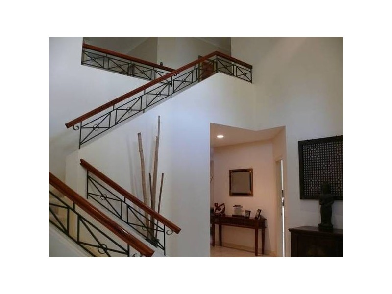 Clear Island Waters QLD 4226