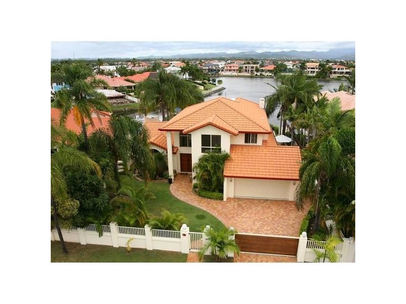 70 Santa Cruz Boulevard, Clear Island Waters QLD 4226