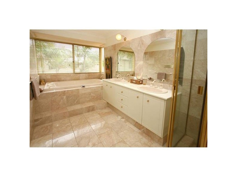 70 Santa Cruz Boulevard, Clear Island Waters QLD 4226