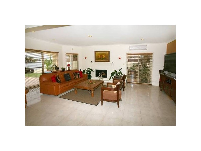 70 Santa Cruz Boulevard, Clear Island Waters QLD 4226