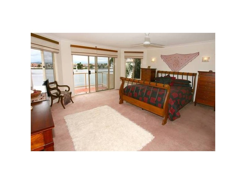70 Santa Cruz Boulevard, Clear Island Waters QLD 4226
