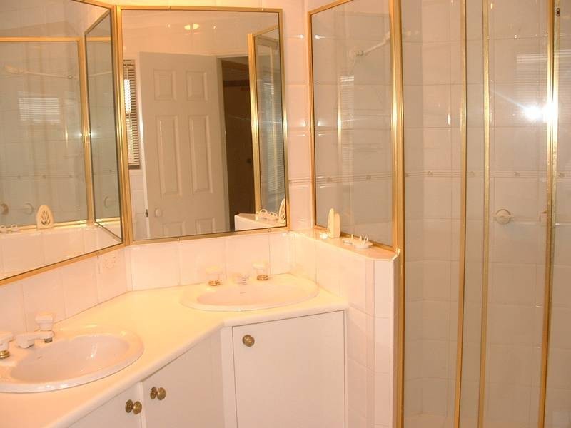 5 ANTIGUA WAY, Clear Island Waters QLD 4226