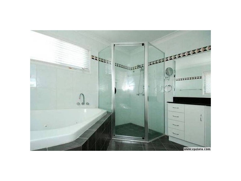 Clear Island Waters QLD 4226