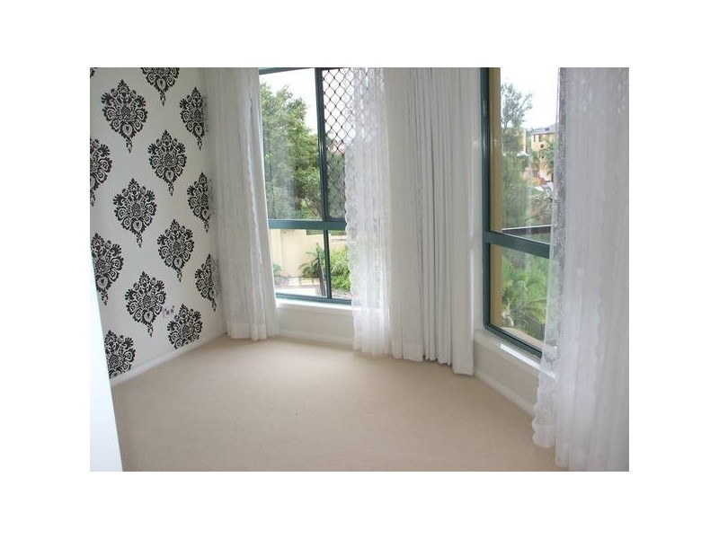 Clear Island Waters QLD 4226