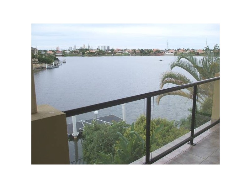 Clear Island Waters QLD 4226