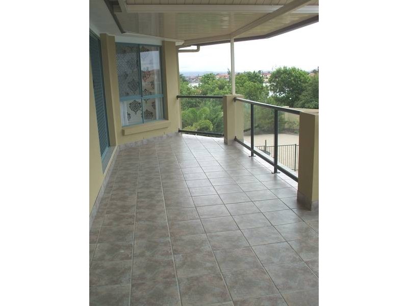 Clear Island Waters QLD 4226