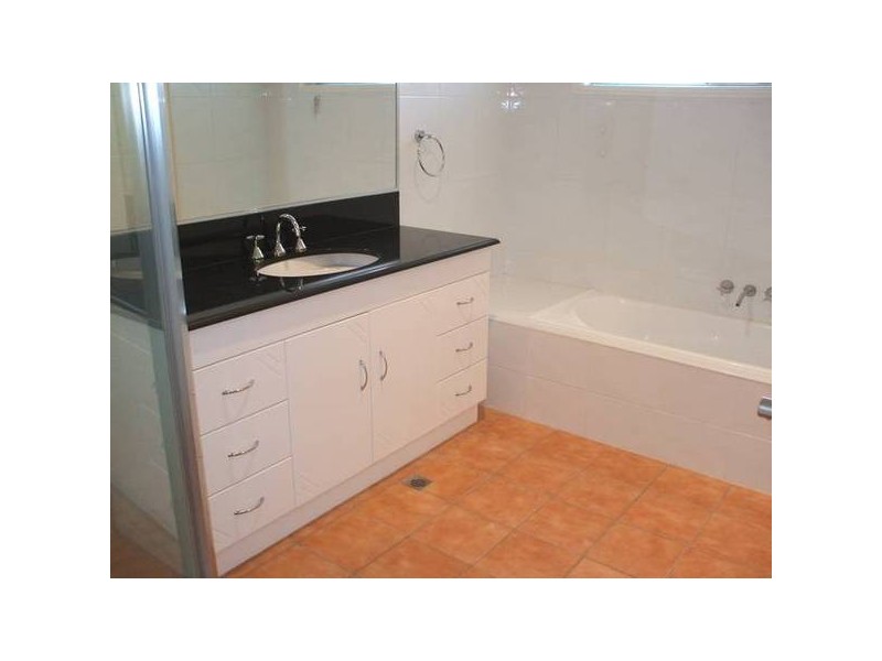 Clear Island Waters QLD 4226