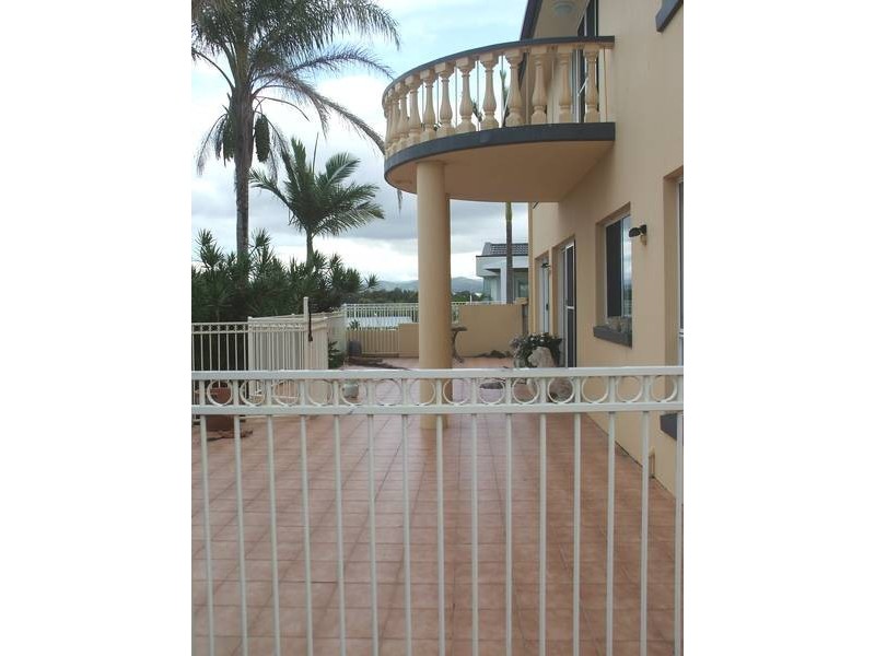 Clear Island Waters QLD 4226