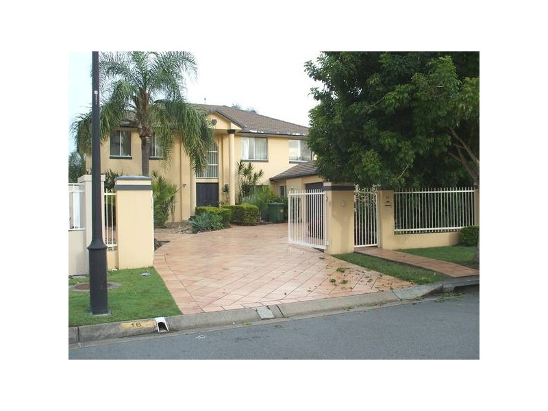 Clear Island Waters QLD 4226