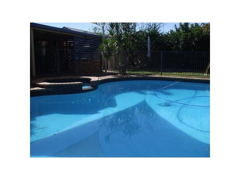 Clear Island Waters QLD 4226