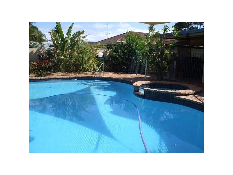 Clear Island Waters QLD 4226