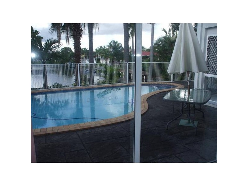 Clear Island Waters QLD 4226