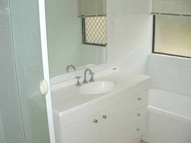 16 Levestam Court, Carrara QLD 4211