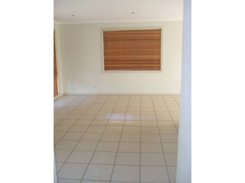 16 Levestam Court, Carrara QLD 4211