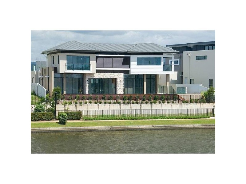 5061 Emerald Island Drive, Carrara QLD 4211