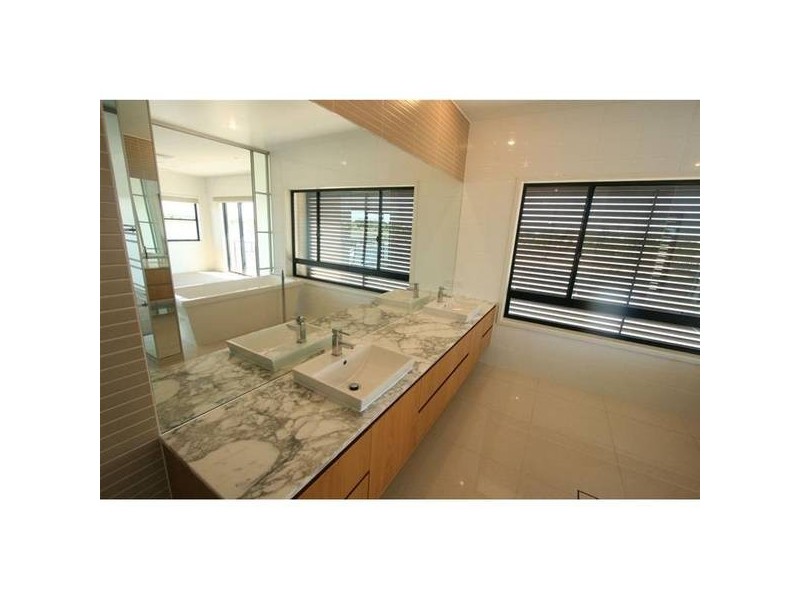 5061 Emerald Island Drive, Carrara QLD 4211