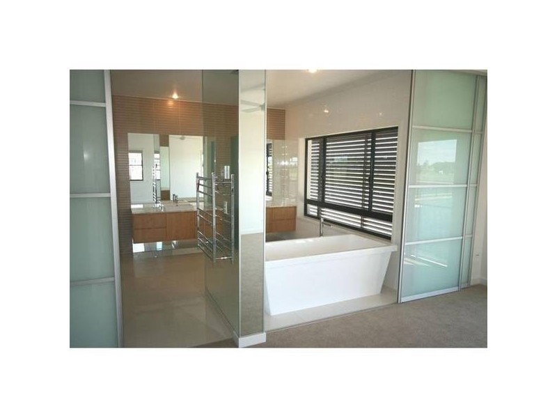 5061 Emerald Island Drive, Carrara QLD 4211