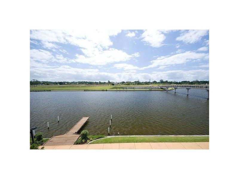 5061 Emerald Island Drive, Carrara QLD 4211
