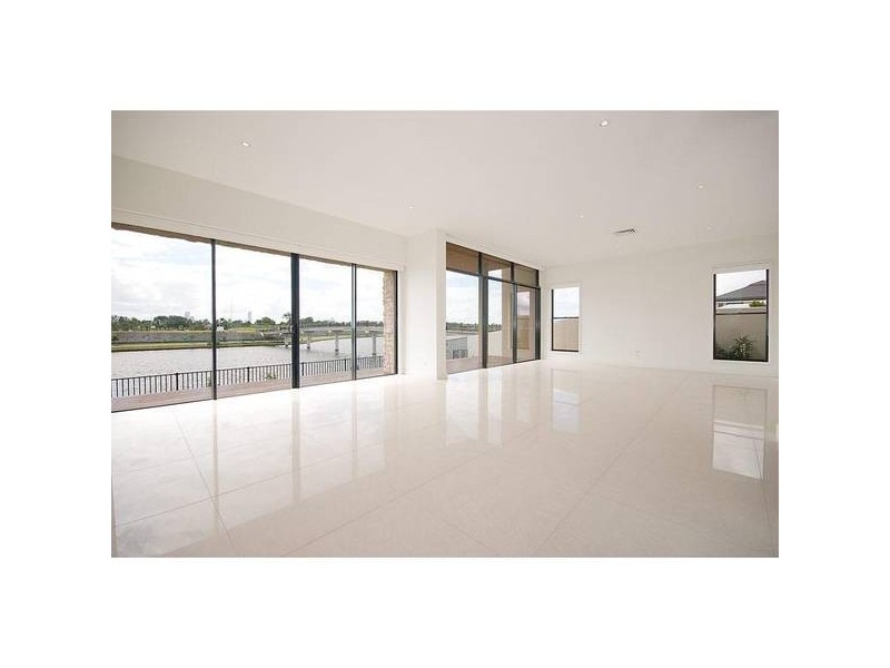 5061 Emerald Island Drive, Carrara QLD 4211