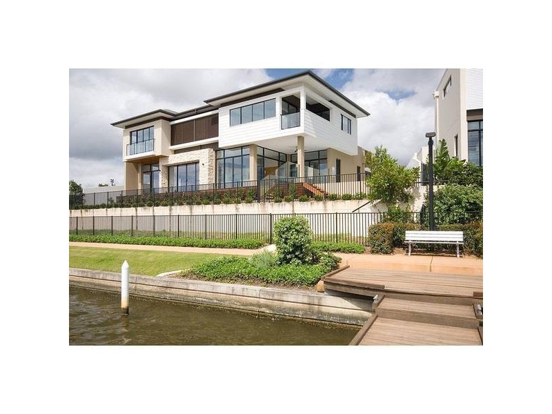 5061 Emerald Island Drive, Carrara QLD 4211
