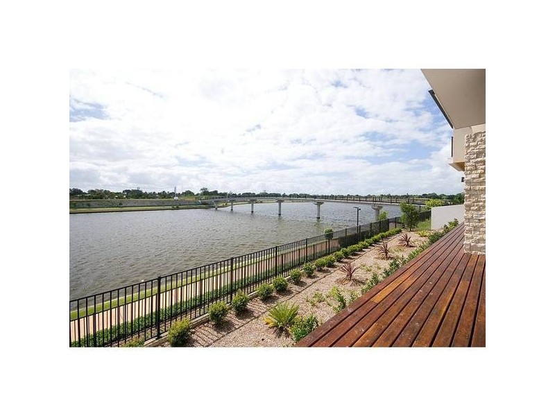 5061 Emerald Island Drive, Carrara QLD 4211