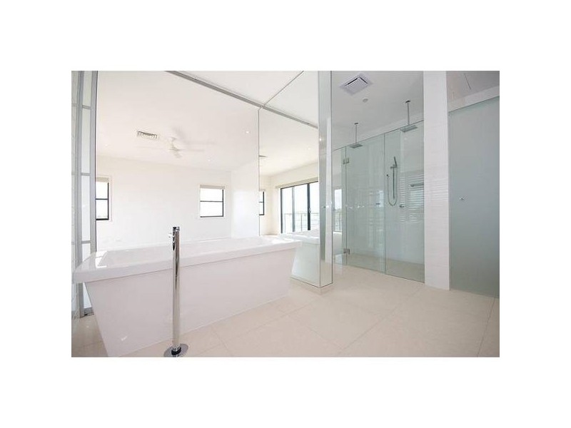 5061 Emerald Island Drive, Carrara QLD 4211
