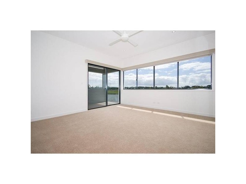 5061 Emerald Island Drive, Carrara QLD 4211