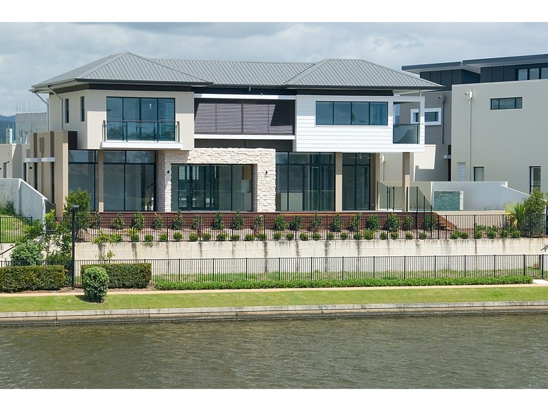 5061 Emerald Island, Carrara QLD 4211
