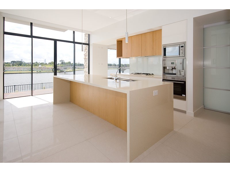 5061 Emerald Island, Carrara QLD 4211