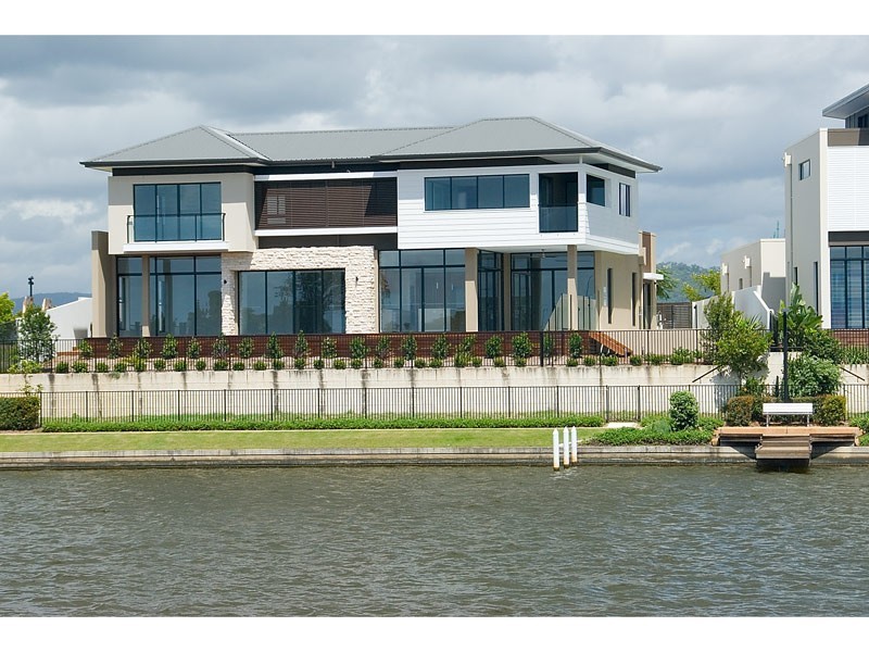5061 Emerald Island, Carrara QLD 4211