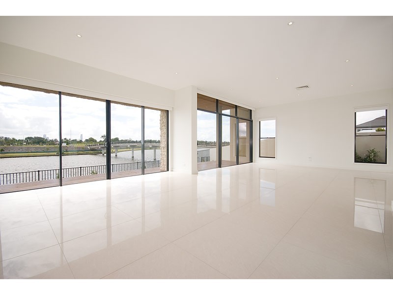 5061 Emerald Island, Carrara QLD 4211