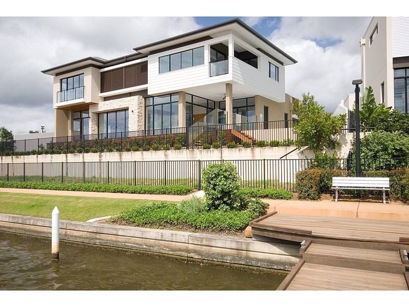 5061 Emerald Island, Carrara QLD 4211