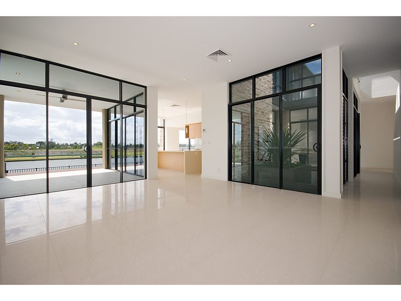 5061 Emerald Island, Carrara QLD 4211