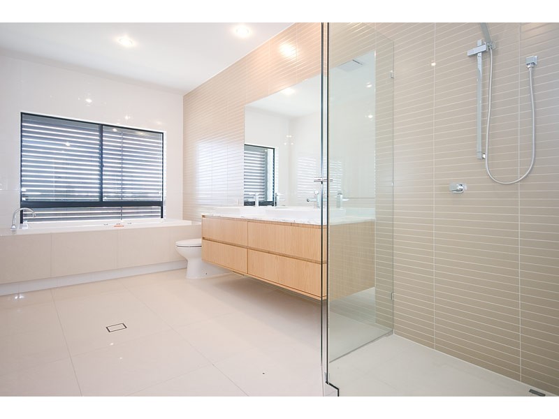 5061 Emerald Island, Carrara QLD 4211