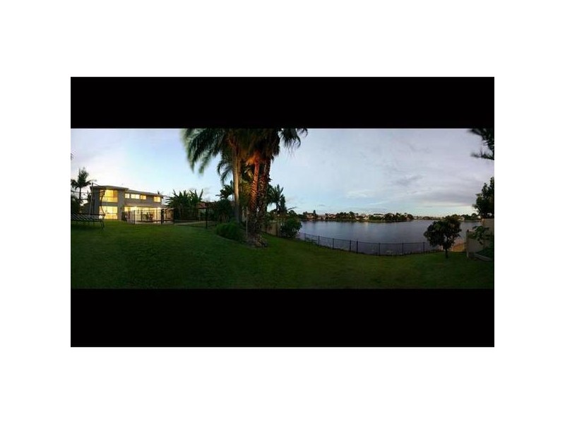124 Santa Cruz Boulevard, Clear Island Waters QLD 4226
