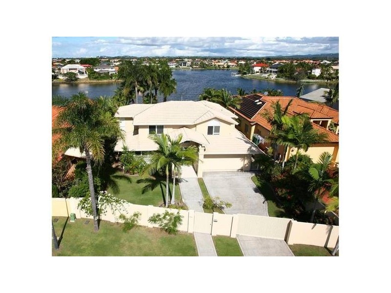 124 Santa Cruz Boulevard, Clear Island Waters QLD 4226