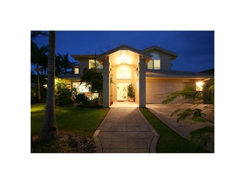 124 Santa Cruz Boulevard, Clear Island Waters QLD 4226