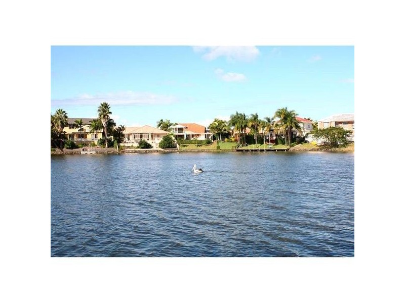 124 Santa Cruz Boulevard, Clear Island Waters QLD 4226