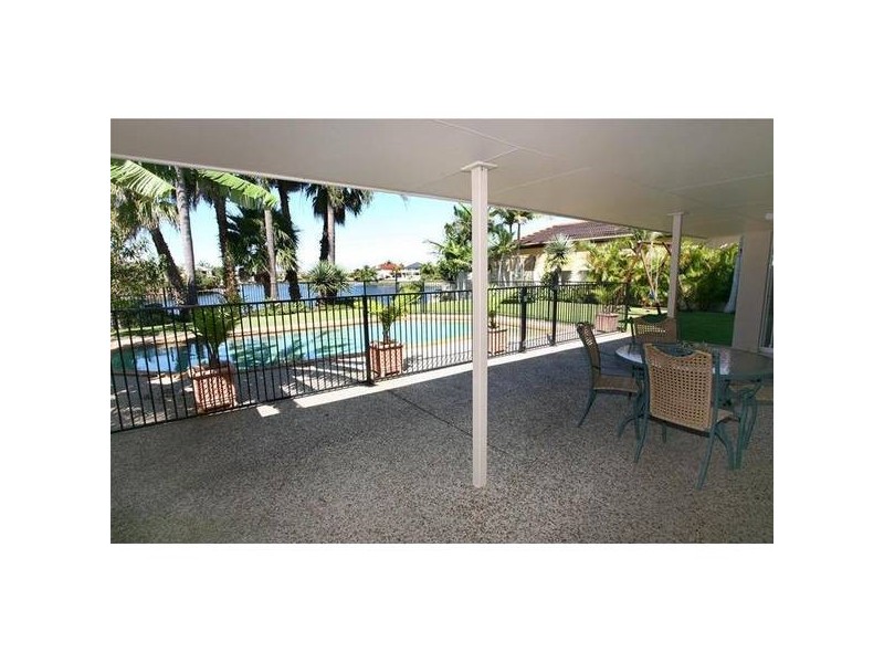 124 Santa Cruz Boulevard, Clear Island Waters QLD 4226