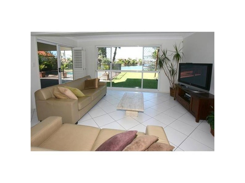 124 Santa Cruz Boulevard, Clear Island Waters QLD 4226