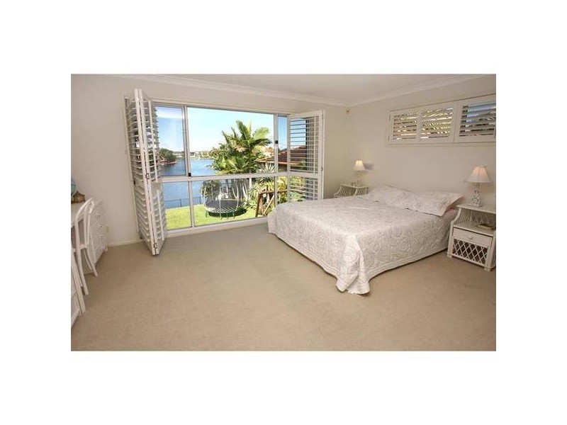 124 Santa Cruz Boulevard, Clear Island Waters QLD 4226