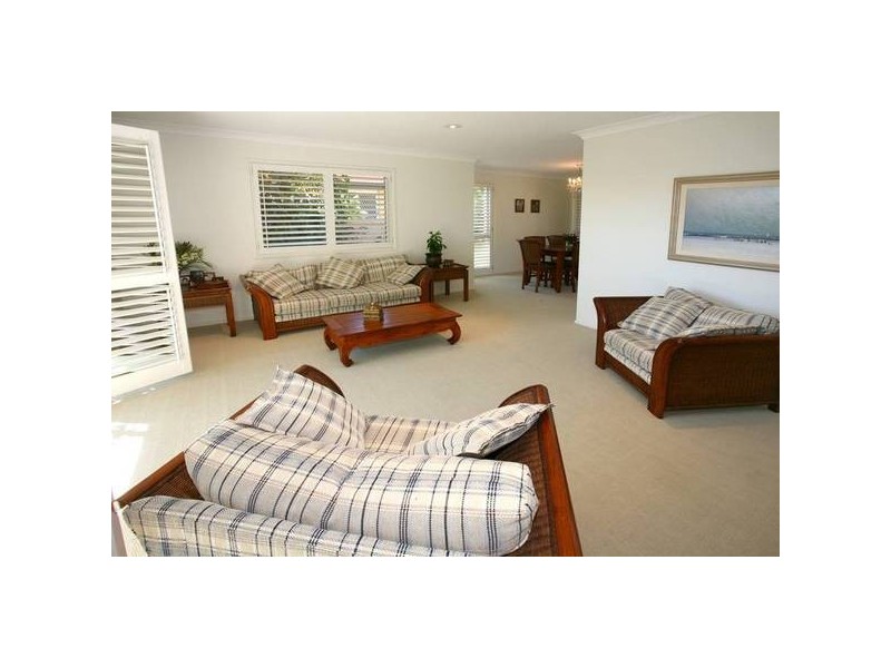 124 Santa Cruz Boulevard, Clear Island Waters QLD 4226