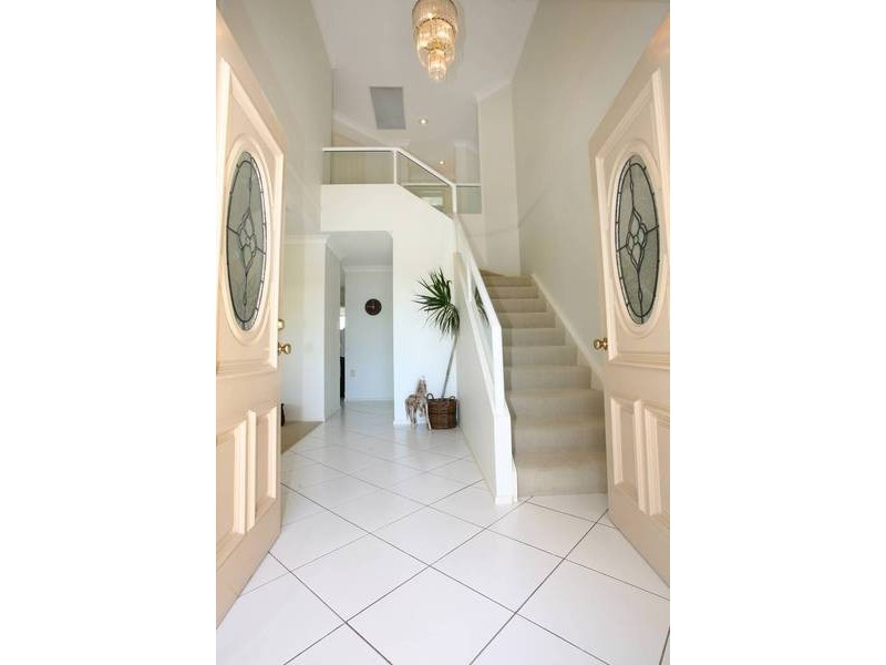 124 Santa Cruz Boulevard, Clear Island Waters QLD 4226