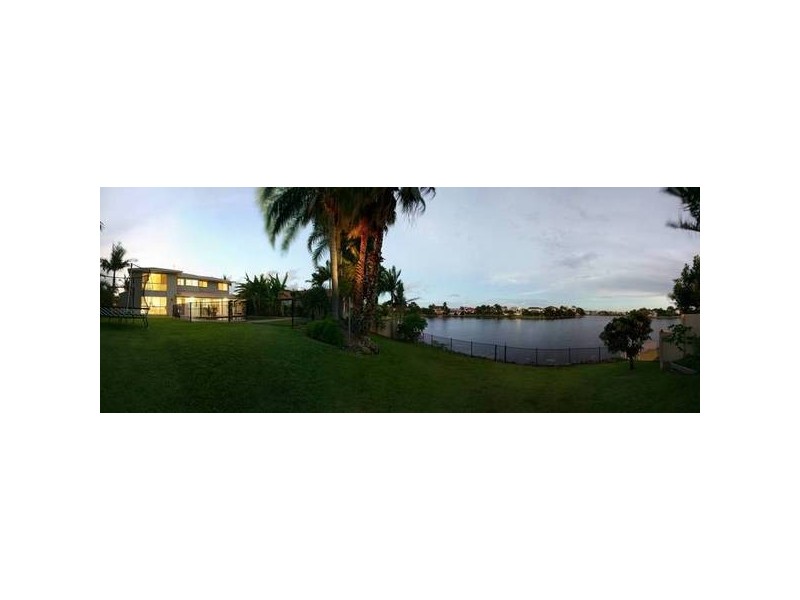 124 Santa Cruz Boulevard, Clear Island Waters QLD 4226
