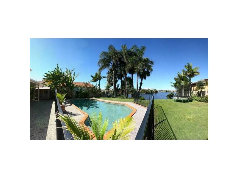 124 Santa Cruz Boulevard, Clear Island Waters QLD 4226