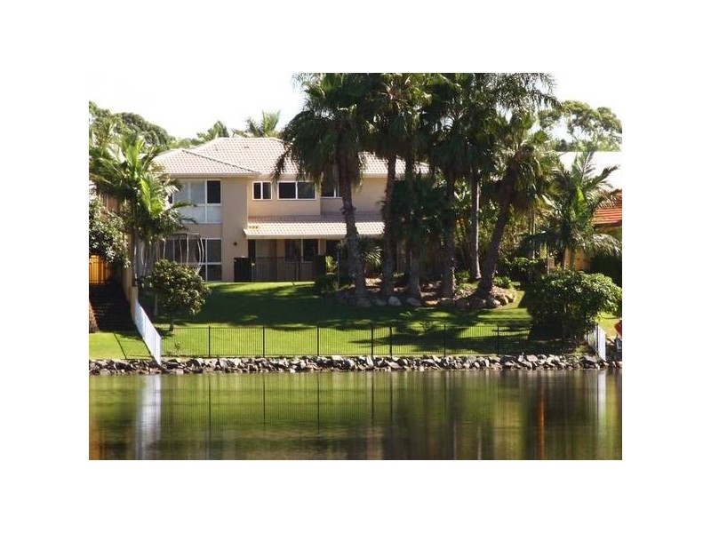 124 Santa Cruz Boulevard, Clear Island Waters QLD 4226